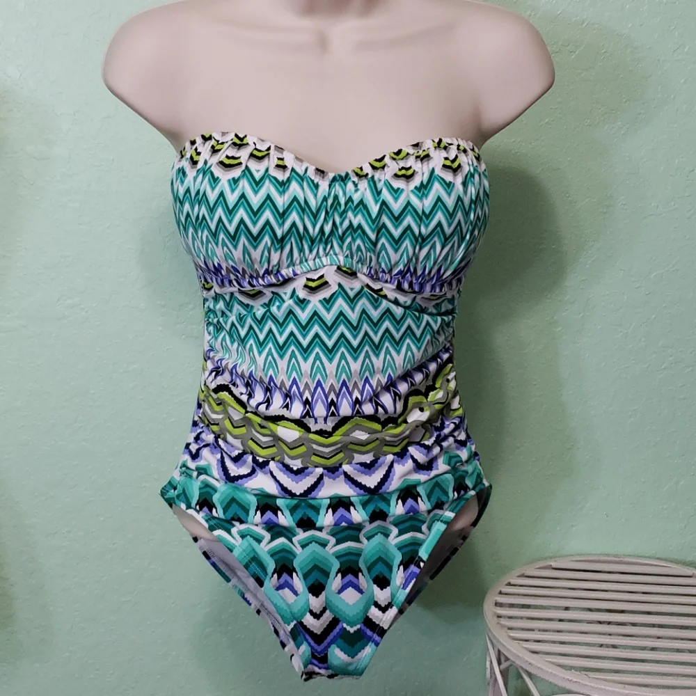 LA BLANCA one piece swimsuit